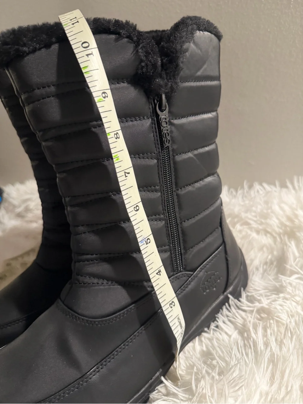 Totes Women Black Insulated Snow Boots with Faux Fur Cuff Size 10
